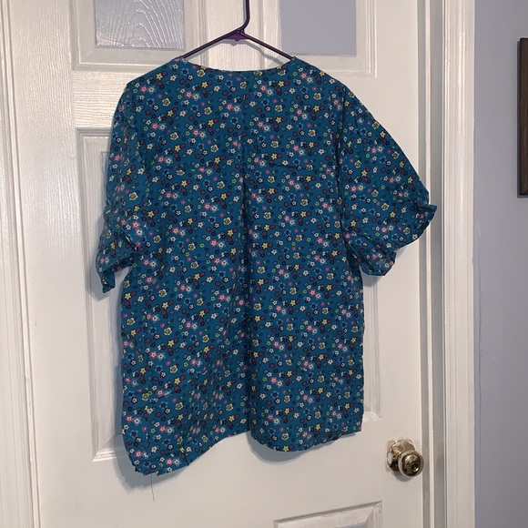 Uniform Scrub Top - Picture 2 of 4